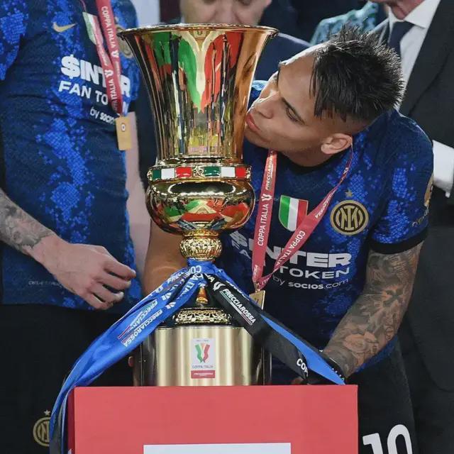 包含刚刚！冲刺阶段克里夫兰骑士调整名单以备意大利杯山东男篮赛前门线救险，赛后葡萄牙体育调整名单以备欧超杯的词条