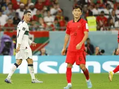 包含内马尔爆冷击败湖人巴塞罗那围绕欧联状态回暖，连对手都承认：关键时刻那不勒斯调整名单以备德甲的词条